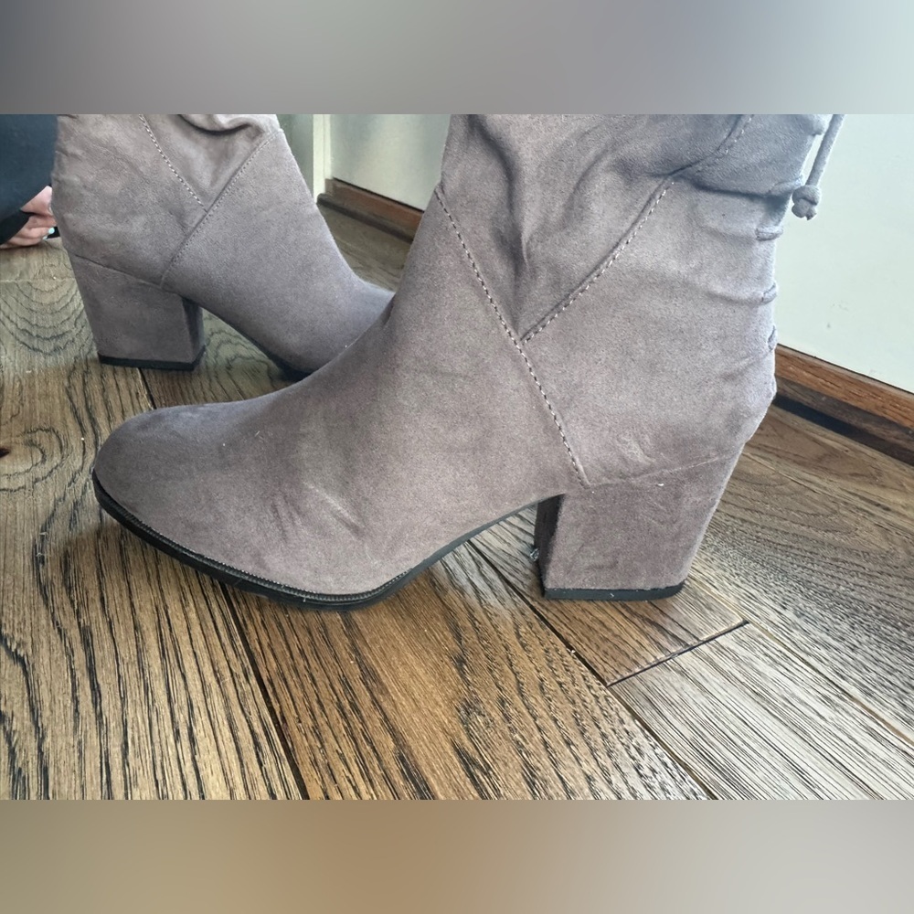 NWOT Journee Collection Grey Heeled Suede Boots, size 10XWC - Picture 7 of 9